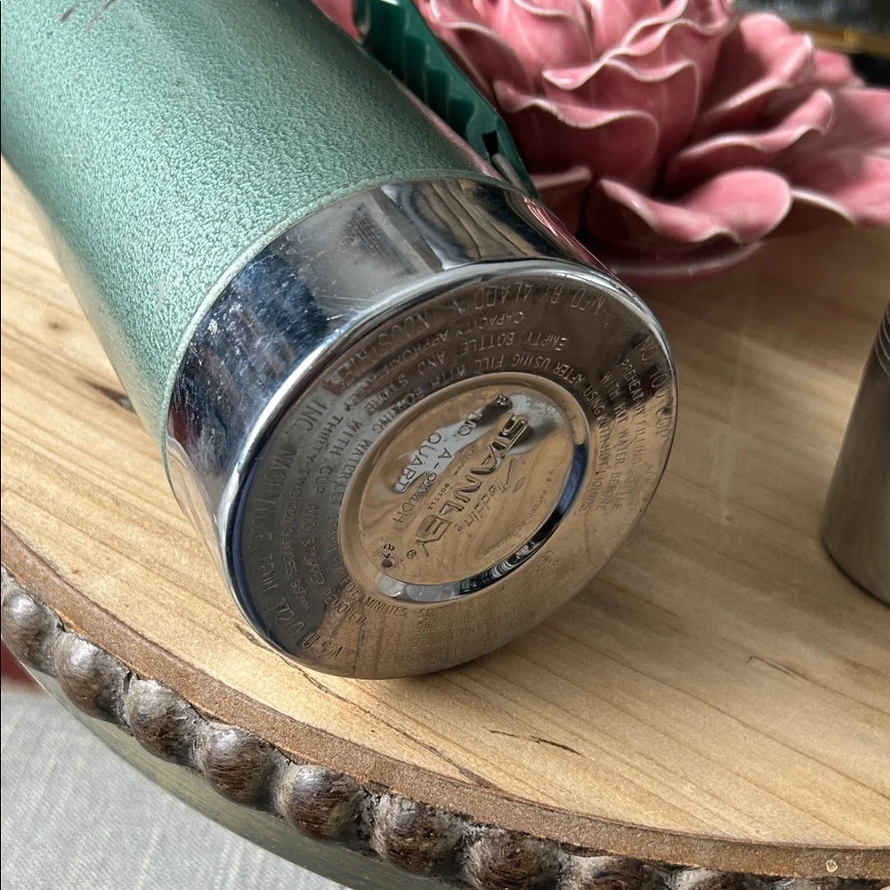 Vintage Aladdin Stanley Thermos Steel w Handle A-944DH Quart Insulated - Picture 8 of 11